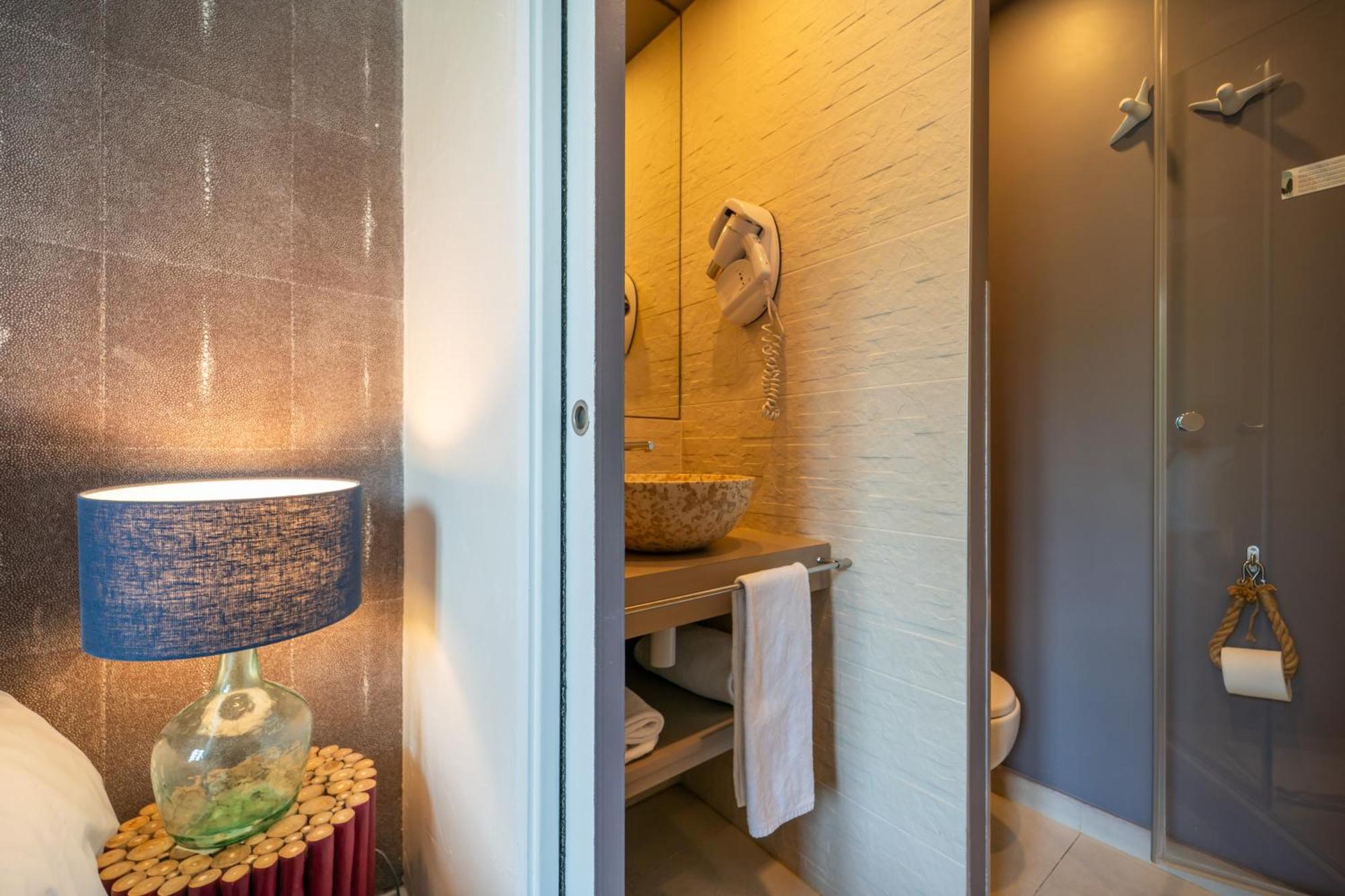 Flora Hotel 3*
